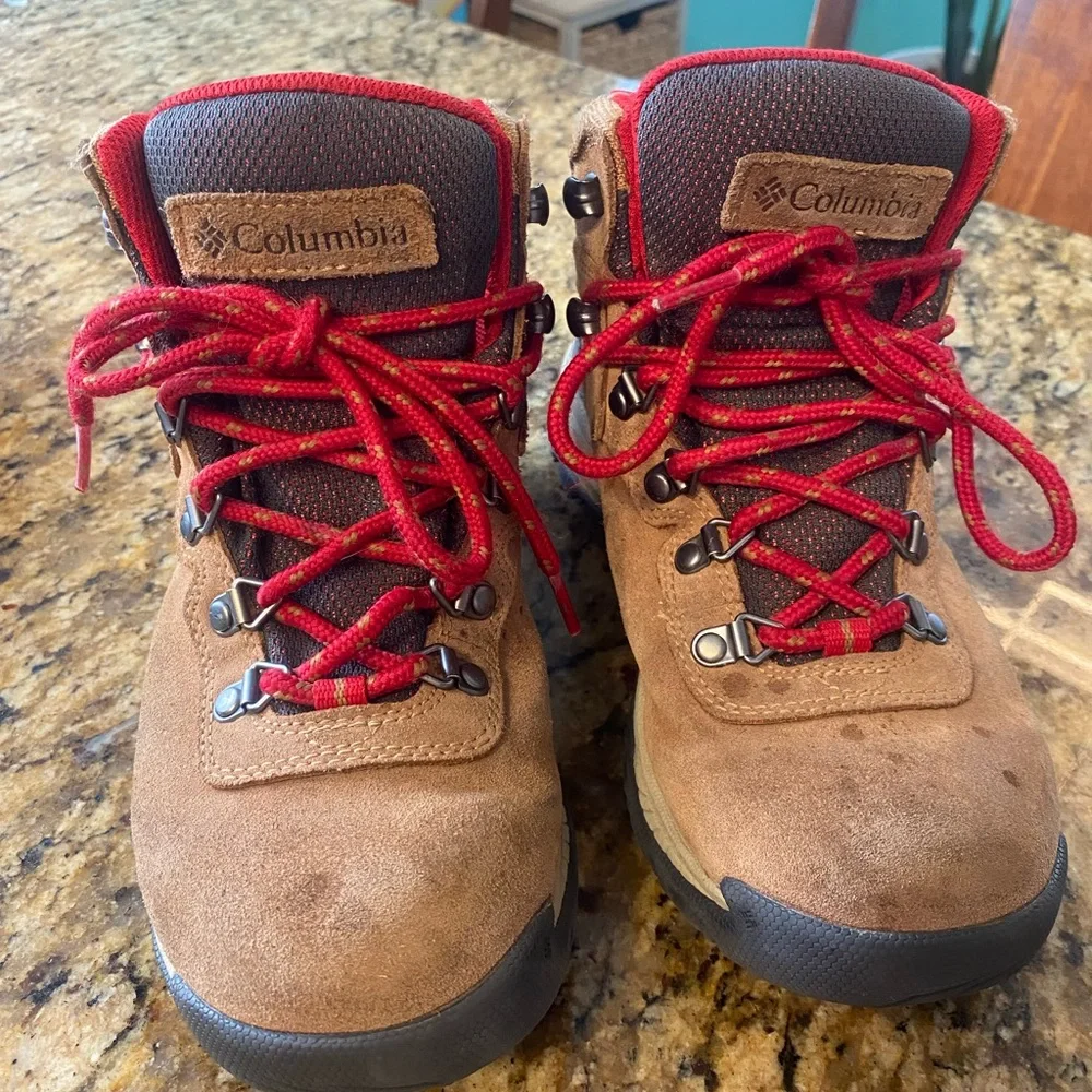 Columbia women’s hiking Boots with Red laces size 7 waterproof - Picture 1 of 5